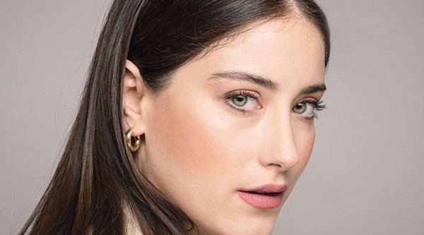 Hazal Kaya Kimdir? Hazal Kaya Kaç Yaşında?